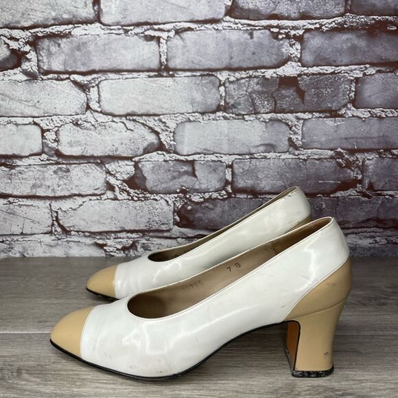 Salvatore Ferragamo Beige Leather Cap Toe Leather VTG Heels Women 7B US/37.5EU - Picture 11 of 15